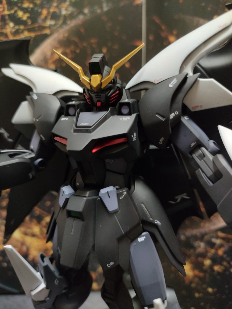 筋彫りは好きではないのでデカールで情報量アップで。