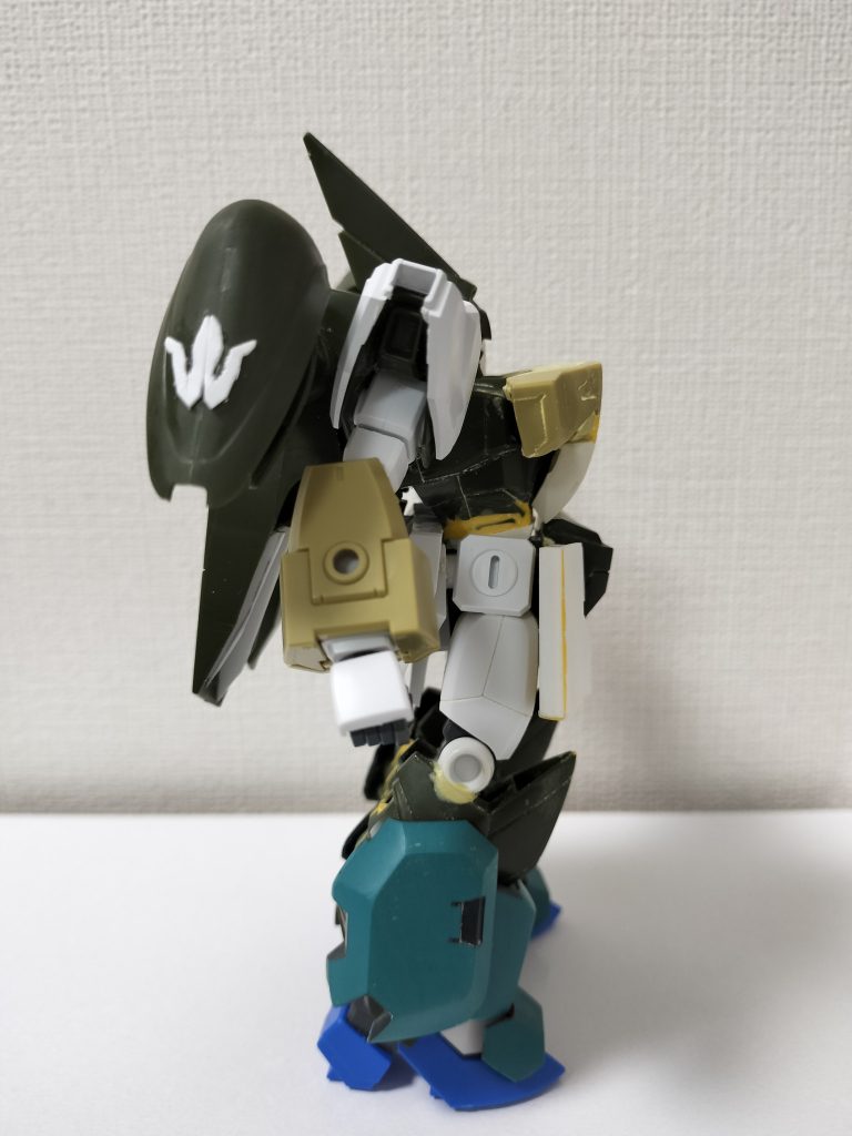 エムブレムプラ板で作ったけど何か他のアイデアないかなーバックパックもプラ板でフィン入れてます