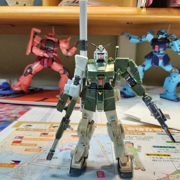 オリジナル機製作中ジャンクのイージーエイトとリバイブ版ガンダム、RGガンダム、ジムスパルタン、MSD版ジムを組み合わせて作る配色検討中なにかおすすめありませんかね （1枚目）