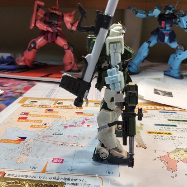 オリジナル機製作中ジャンクのイージーエイトとリバイブ版ガンダム、RGガンダム、ジムスパルタン、MSD版ジムを組み合わせて作る配色検討中なにかおすすめありませんかね （4枚目）