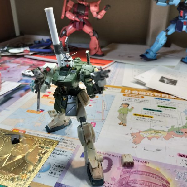 オリジナル機製作中ジャンクのイージーエイトとリバイブ版ガンダム、RGガンダム、ジムスパルタン、MSD版ジムを組み合わせて作る配色検討中なにかおすすめありませんかね （3枚目）