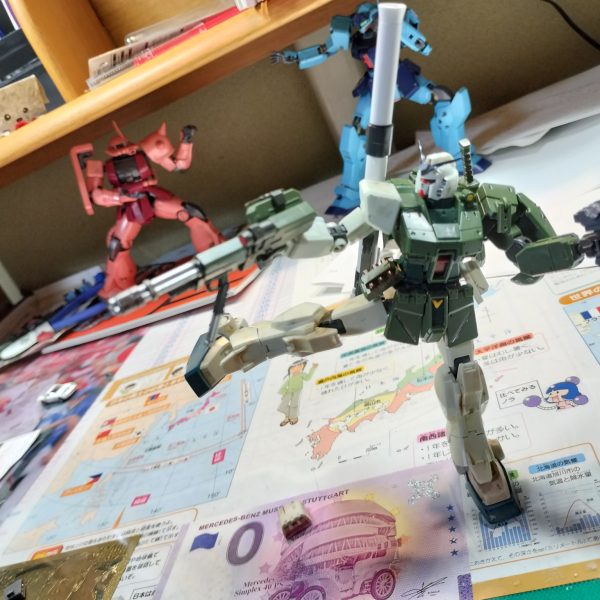 オリジナル機製作中ジャンクのイージーエイトとリバイブ版ガンダム、RGガンダム、ジムスパルタン、MSD版ジムを組み合わせて作る配色検討中なにかおすすめありませんかね （2枚目）