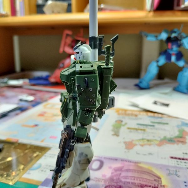 オリジナル機製作中ジャンクのイージーエイトとリバイブ版ガンダム、RGガンダム、ジムスパルタン、MSD版ジムを組み合わせて作る配色検討中なにかおすすめありませんかね （5枚目）