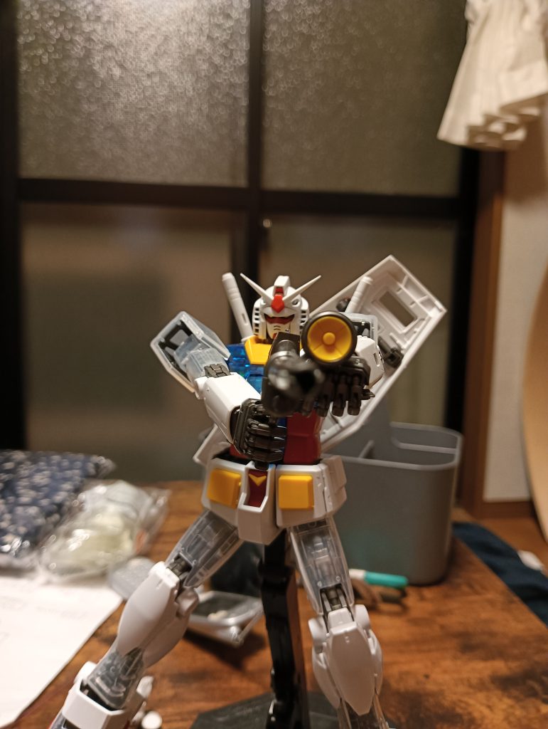 今回ビームライフルを投稿したので今度はもちろんシールドです