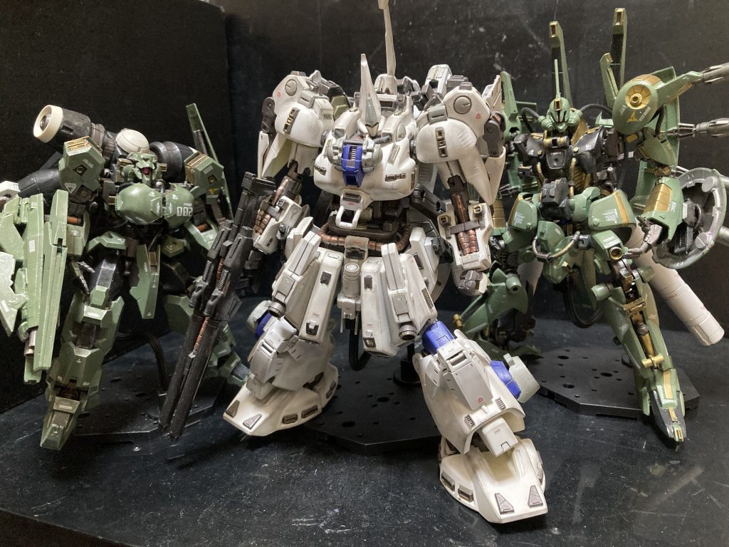 シロッコ隊。みんな揃うと壮観です!ジ・Oは過去作品。左に居るのはボリノーク・サマーンです。オリジナル機体です。後でUPしますから〜。