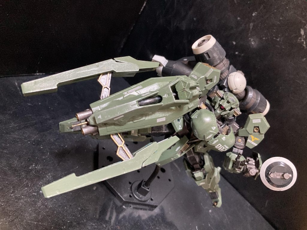 だって偵察機らしくセンサーいっぱいだし、アーム付きのシールド持ってるし。