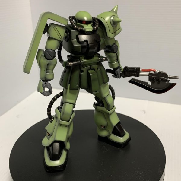 塗装は終了✨あとはマシンガン MS06F21990年7月号モデルグラフィックス当時はMS06Fとして新たにデザインされたザクでした(確かカトキさん)後にセンチネルザクと呼ばれます翌年0083がOVAで始まり06F2と云う機体番号として設定され後付けでは06Fの後期モデルと云う位置付けになりました 当時のセンチネルザクとf２ザクカラーリング若干違うのとスタイルもf２ザクは大分細身ですね今更センチネルには寄せれない笑35年前のセンチネルザク未だカッコイイです😊（2枚目）