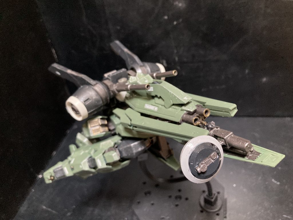 シールドとバックパックでそれっぽく可変できてますね。