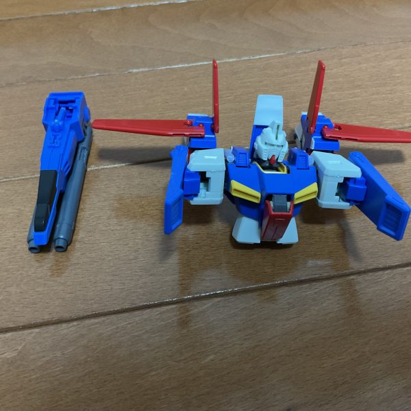 投稿2回目です。hgzzガンダムを改造しています。現在コア・トップが完成しました。アンテナを外せば完全変形します。（3枚目）