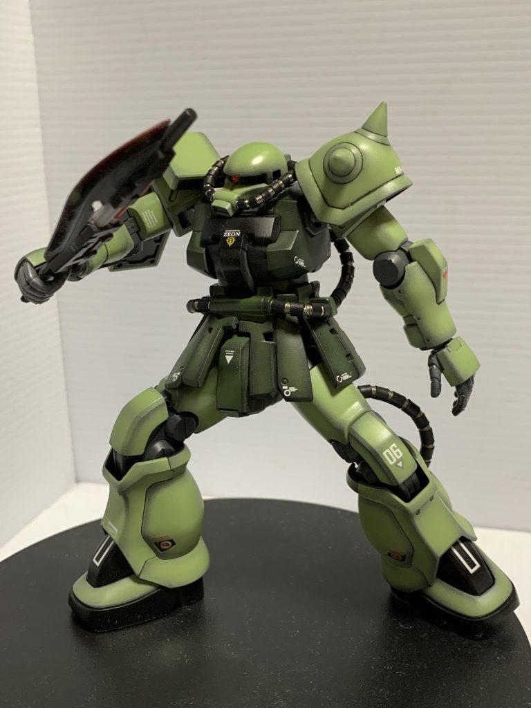 足の可動はだいぶ良い感じですが、 足首の可動が・・ちゃんと接地しないのが残念😅