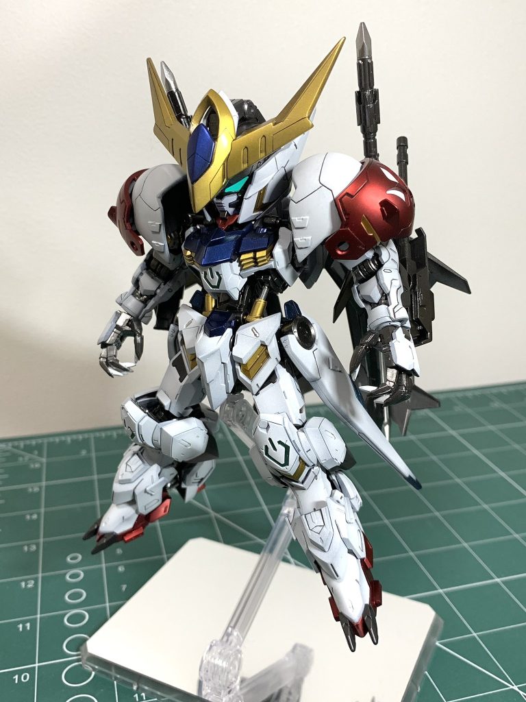 白装甲はグラデーション塗装赤、青、金はマットキャンディ塗装