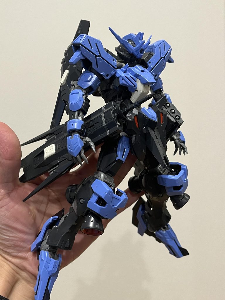 とりあえずパーツ数にびっくりしました!カットしてもカットしてもなかなか減らない、、ですがヤスリかけは思ったより楽に進めることができましたーっても4時間くらいはヤスってましたが、、最近のキットはエッジがしっかり出てるので気になる部分だけ整面しました。