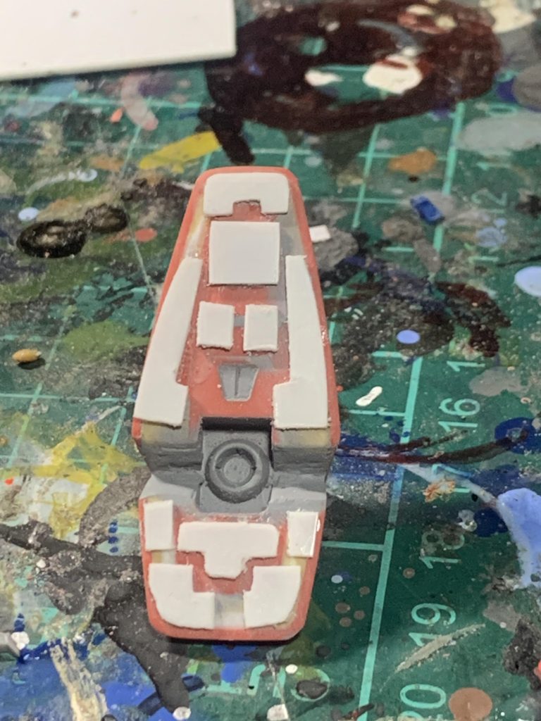 足裏の肉抜き穴を埋めプラ板にてディテール。