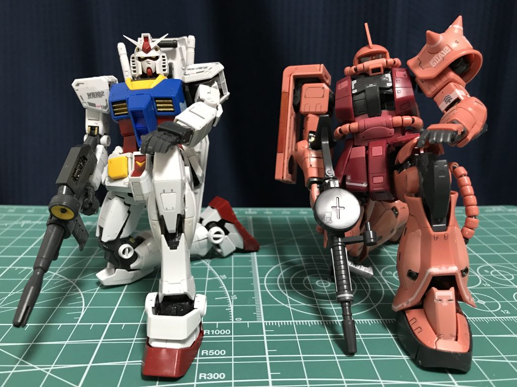 RGガンダムと並んで