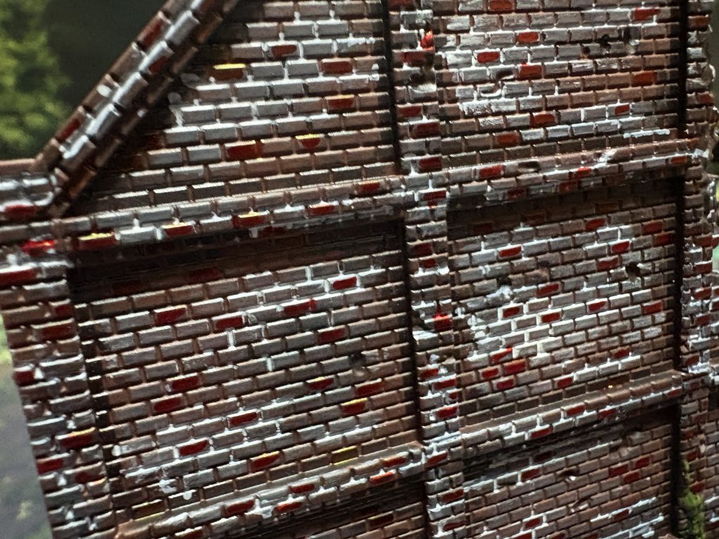 もちろん、この倉庫自体も結構加工はしましたよ、たまたまこれ作る直前に「岸辺露伴は動かない（懺悔室）」を観る機会があってイタリア　ベネチアのレンガ作りの建造物を参考にペタペタ塗りました疲れた…