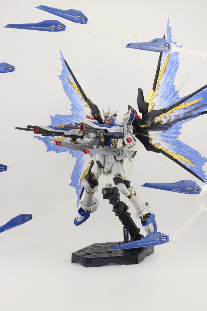 なんでフレームからゴールドの塗装に挑戦して見た次第です