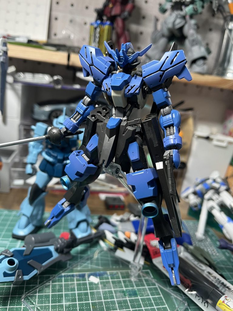 基本塗装まで青い装甲パーツわかりにくいですがグラデかけてます