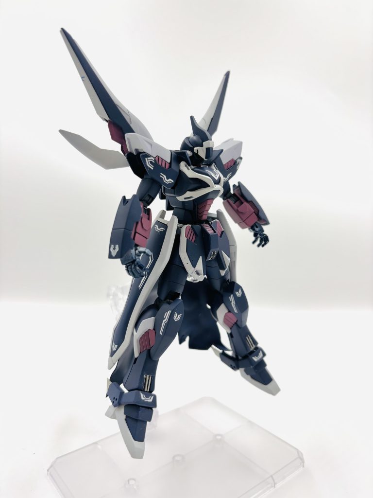 本体はかなりスタイルが悪く感じたので胴体、腕、足をかなり延長工作しました。