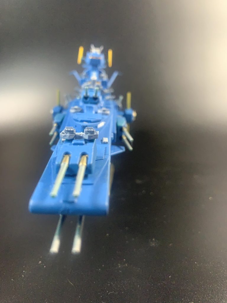 フロントショット。威風堂々です。これほどの戦艦を多数揃えながら軽巡洋艦であるムサイが主力のジオン軍に翻弄されるとは、ザクの存在が大きいとはいえ連邦軍の指揮官は……いや、なにも言うまい。