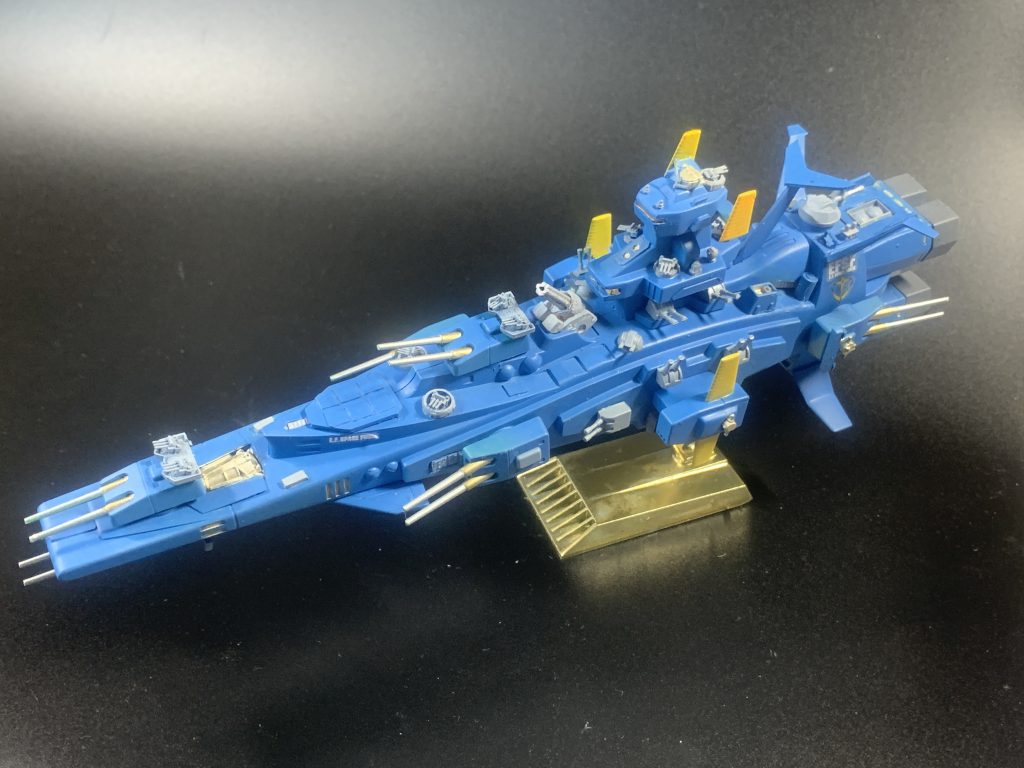 艦船プラモの流用パーツを中心にディティールアップしました。プラ棒とプラ板にてイージス艦の装備であるCIWS(近接兵装システム 20㎜多銃身機関砲 通称ファランクス)を装備してみました。これがあればルウム戦役でザク相手にあれほどボコボコにされることも無かったと思われます。もちろんそんな史実があったら世界観台無しですのであくまで自己満足という事でご了承ください。