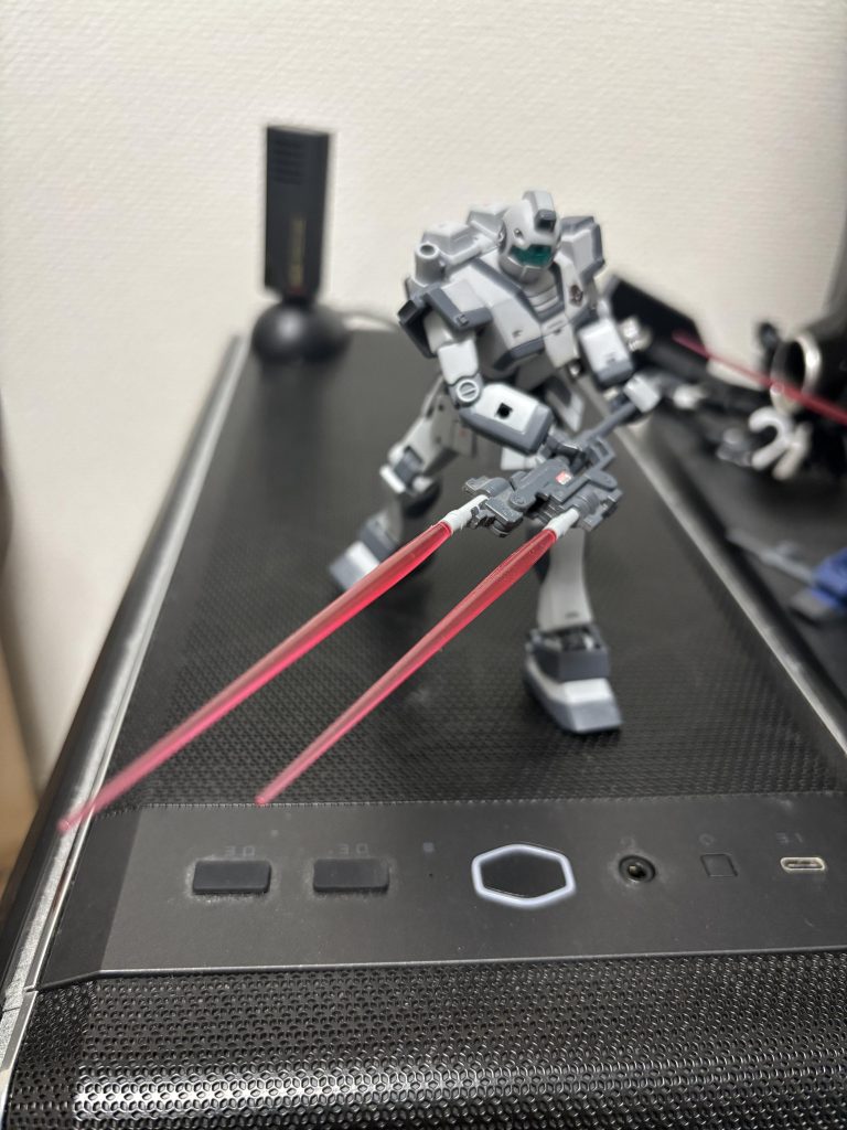 ツインビームスピアの構えも可動域が広くなったのでポーズに自由度が高まりました。