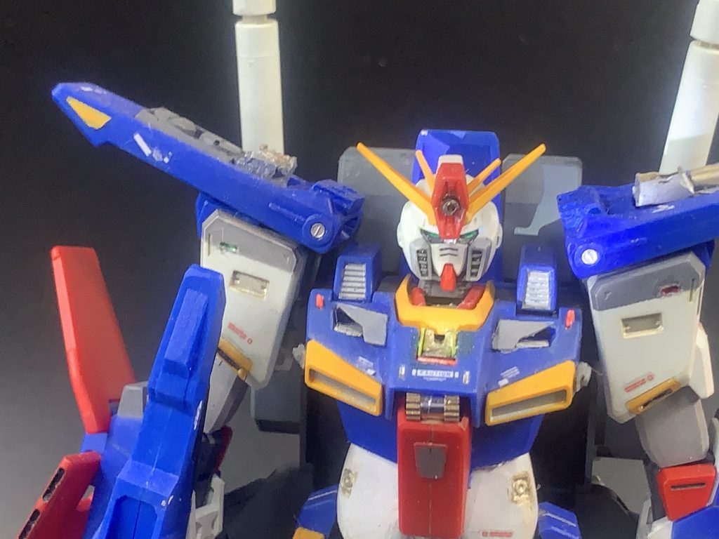 再びハイメガキャノン。街中でダブルゼータさんが前から歩いてきたら誰もササっとが道を空ける事でしょう。何じゃそりゃ？（笑）