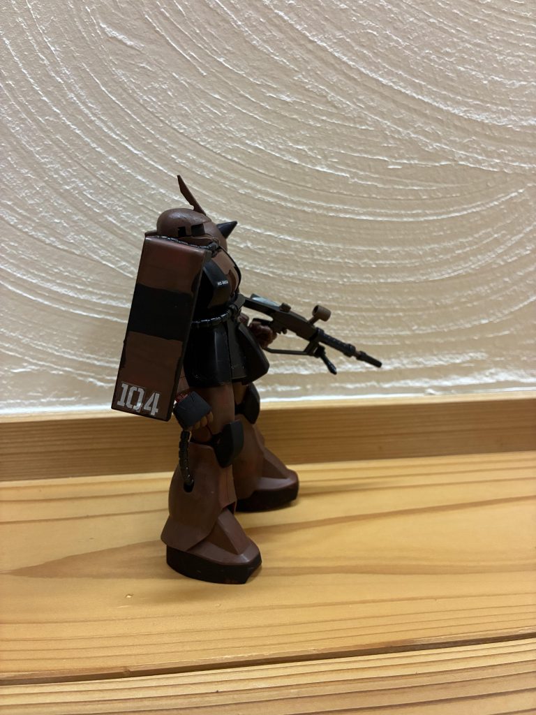 兄弟のザクのマーキングシールを拝借