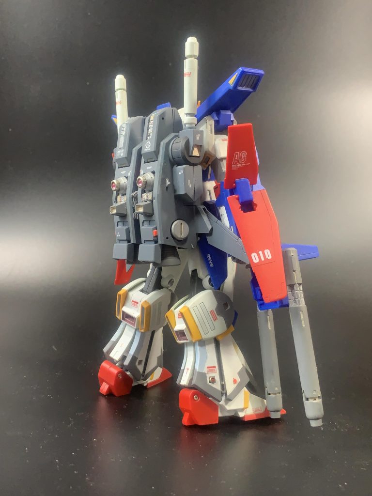 背中はかなりディティールアップを加えました。