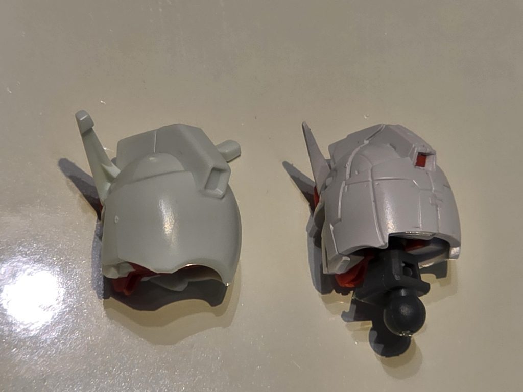 右は鋭くしたアンテナ。左は一昔前の食玩プラモデル。アンテナを鋭くすると頭部全体が引き締まってかっこよく見えますね。まあディテールの影響もあるでしょうけどね。