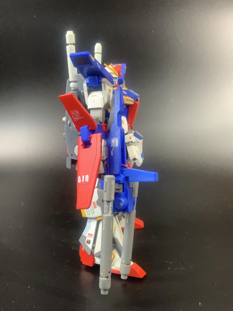 サイドショット。これでもかと言わんばかりのメリハリボデー。やはりダブルゼータはハンパねーぜ‼