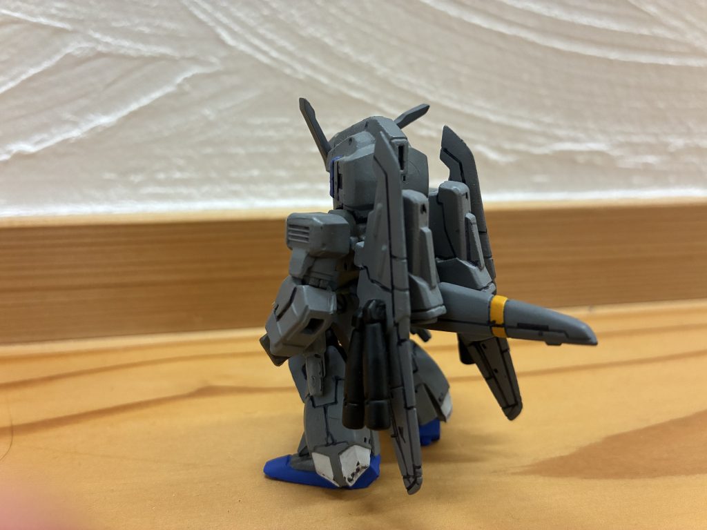 モビルスーツアンサンブルより値段が高くて動かないですがモールドが細かくて自分的にはコンバージな方が好きです