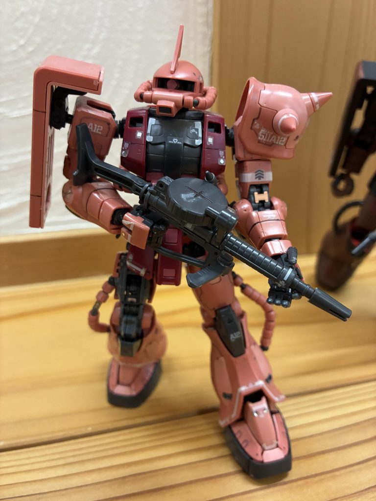 ほぼ大破してるシャア専用ザクⅡ