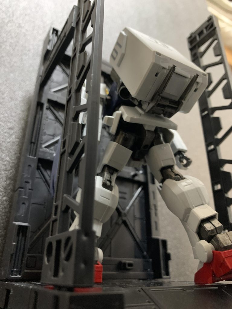 格納庫–3枚目/制作者：匿名