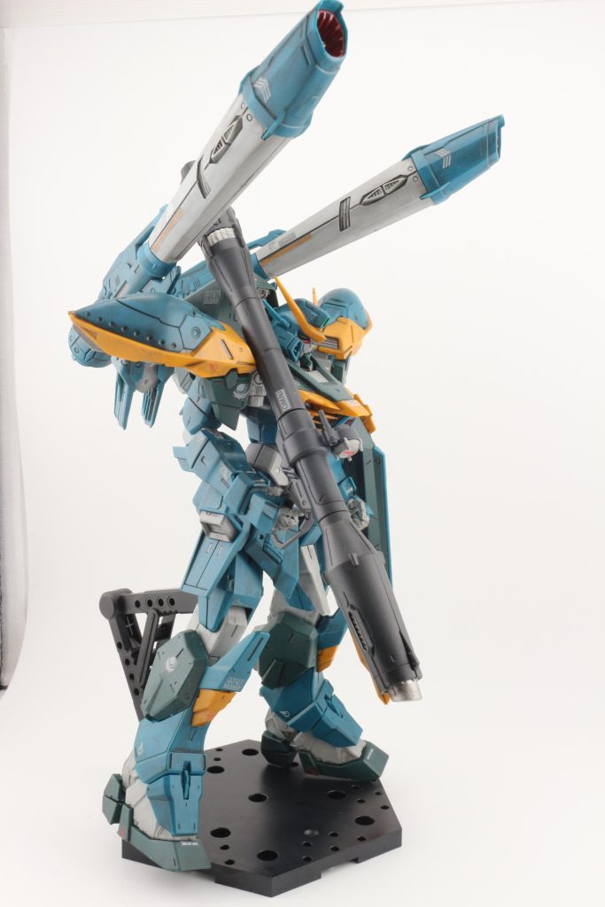 ただ背中が重すぎるので、素立ちは難しく