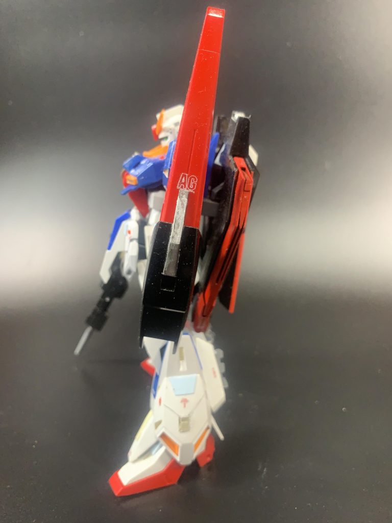 サイドショット。楯であまり全体が見えません。