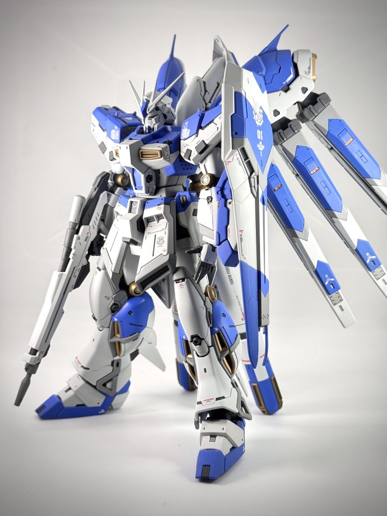 プロペラントタンクで支えれば一応自立はできますが前屈みを維持するのは不可能ですねデカールはRG特有の謎ライン(ちょっと太めのアレ)がうるさく感じたので除外してます一体化してるやつはナイフでカットしました