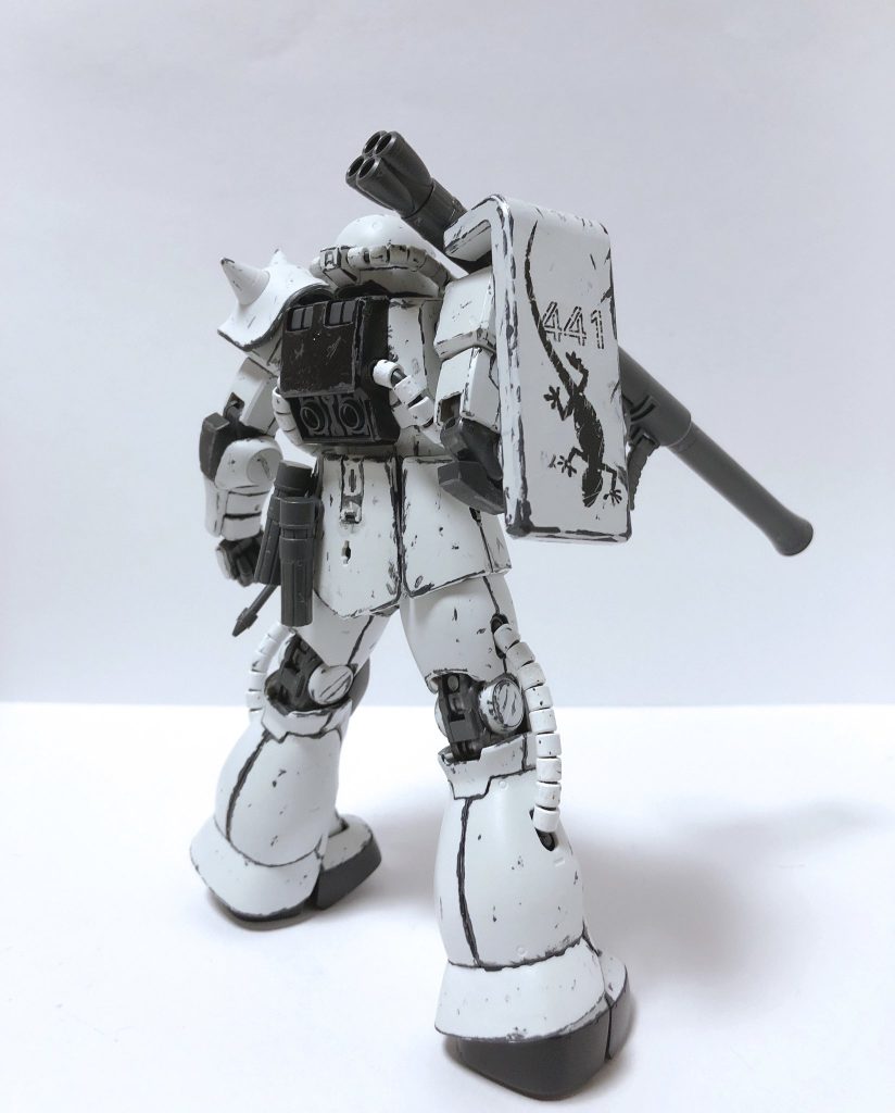 特徴的なチッピングは、タミヤエナメル ジャーマングレーで爪楊枝などを使い塗装しています。