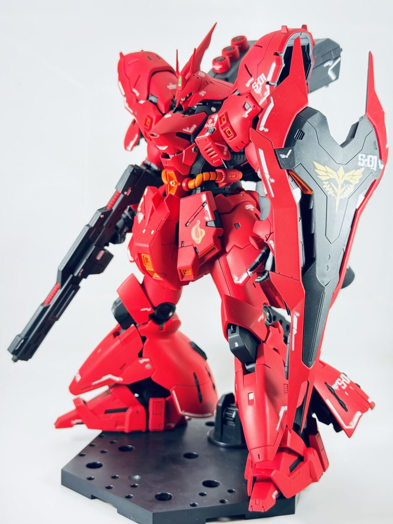 目はハイキューパーツさんのレンズに置き換え、ところどころメタルパーツを差し込んでいます