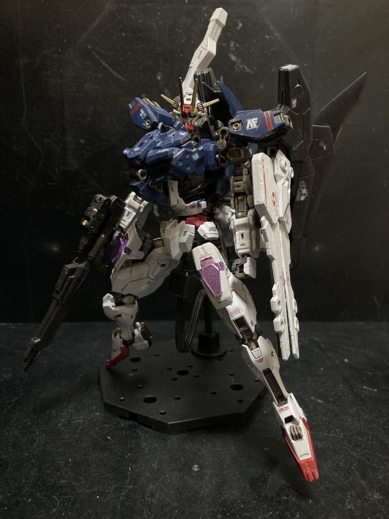 正面です。訳あって水星の魔女のエアリアルなんかがベースになってます。実際のZプルトニウスは👇