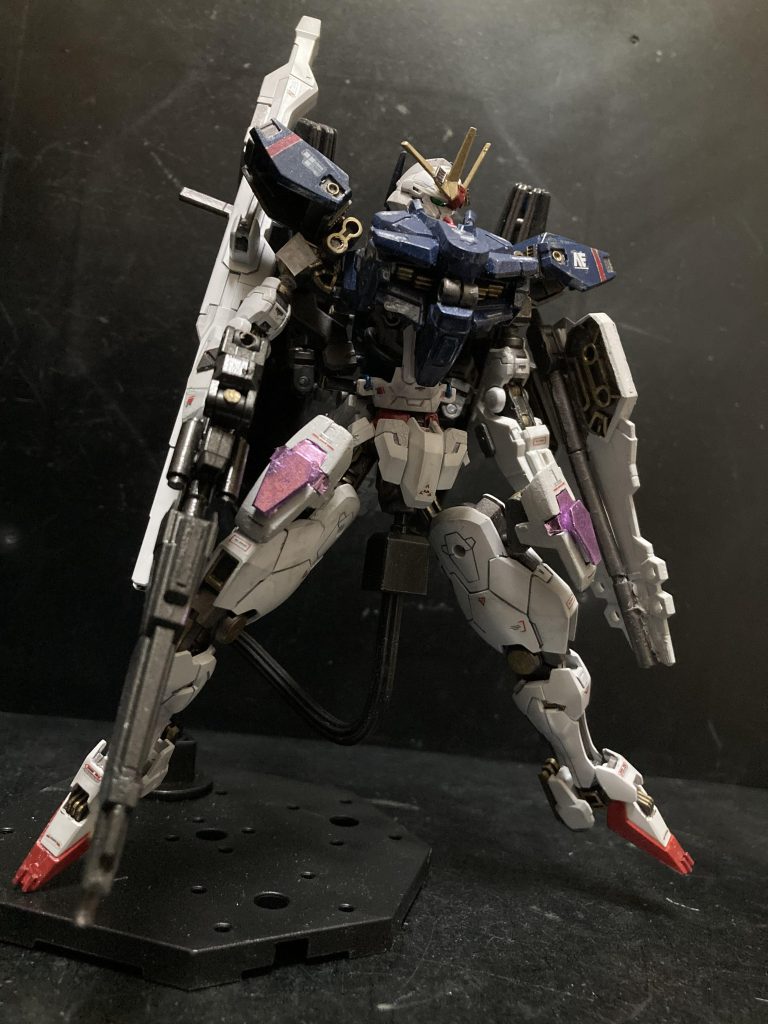 ベースはキャリバーンです。可変機構を内蔵したので胸部が大きいです。しかも可変機構がずいぶんオリジナルになってしまいました。