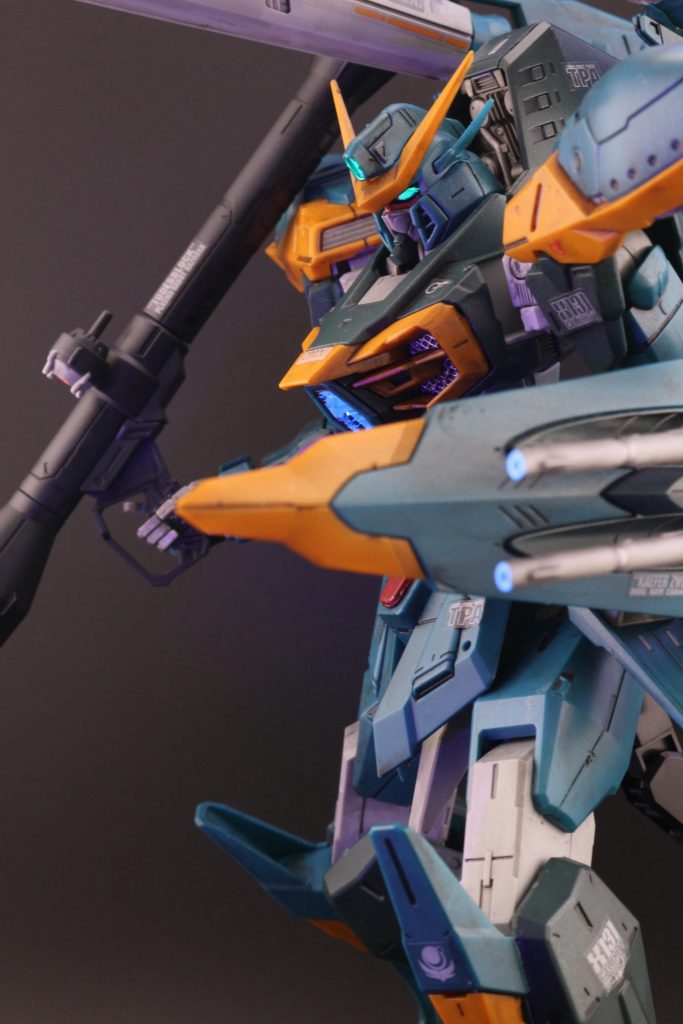 部分塗装と蛍光塗料で仕上げてます