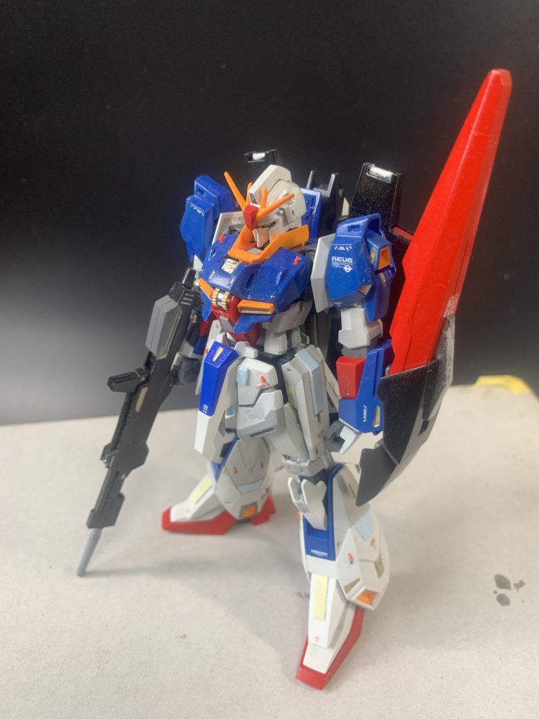 体型自体はほぼいじっていません、首を1,5mm延長したぐらいでしょうか。各所プラ板、プラ棒、金属パーツ、スジボリ、デカールにてディテールアップしています。仕上げはクリア(光沢)でトップコートしています。