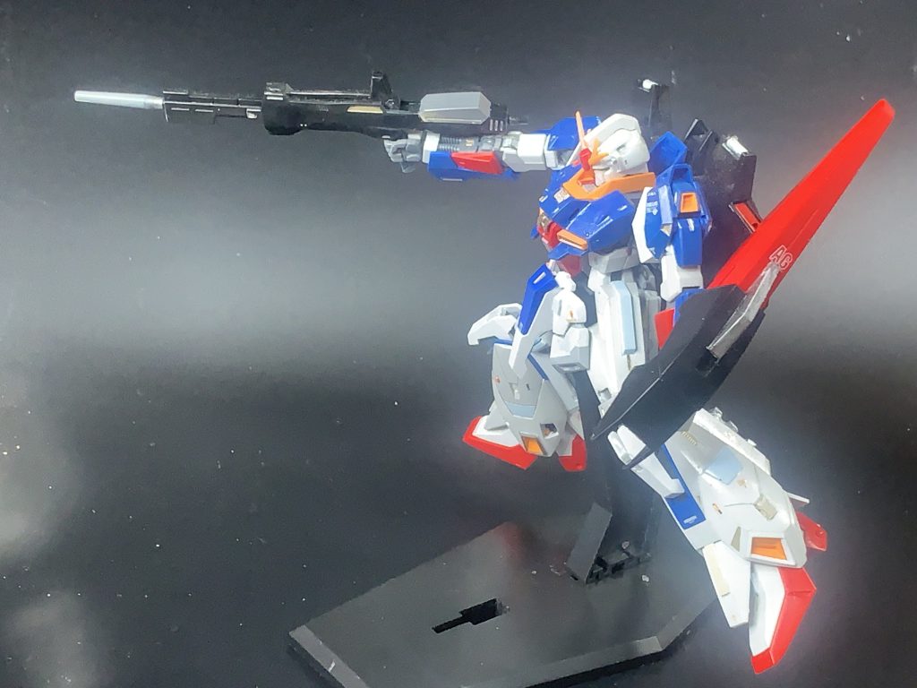 ゼータガンダムはRGも持っていますがRGは最初から情報量が多すぎて自分好みにいじりにくいので私はHG、もしくは旧キットを製作することが多いです。