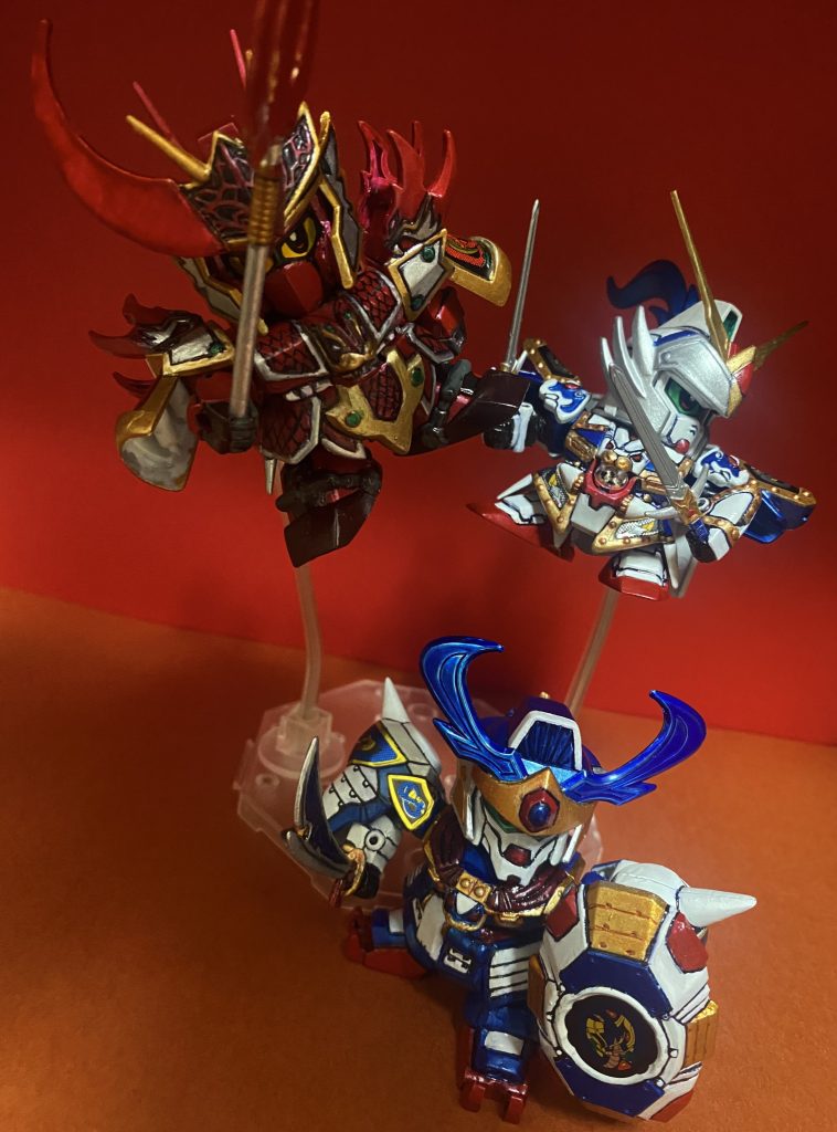 100均のアクションベースで飛ばしてみました!背中にちょうどいい穴があったのでよかった。青龍頑駄無には穴がなかったので飛ばせませんでした。。