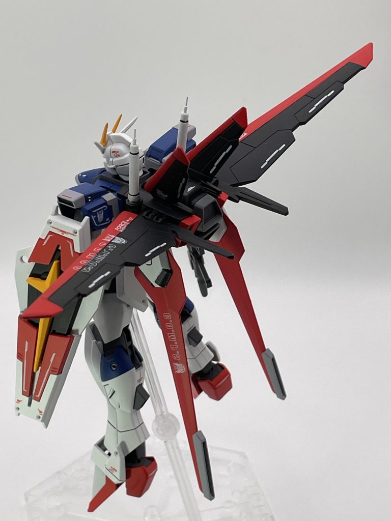 ビームサーベルの持ち手に真鍮線を埋め込み、ディテールアップしています！