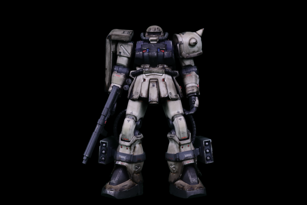 そのままだと反射した緑がザクに写りすぎてるので反射してる分まで取り除きます。そうするとザクが半透明になるのでレイヤーで下に黒を混ぜるとグラデーションぽくなりました。行き当たりばったりで無理やりやってるのでもっと良いやり方は必ずあると思いますwガンプラをよく見せたいと思いやってみたCG×ガンプラですが人に見せるとそもそもガンプラだと思われないというオチです(笑)CGとリアルの合成をVFXと言うみたいですがもっと上手くなりたいですね。