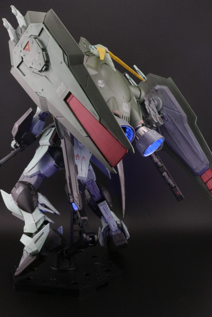 ビームも曲げてしまう装甲