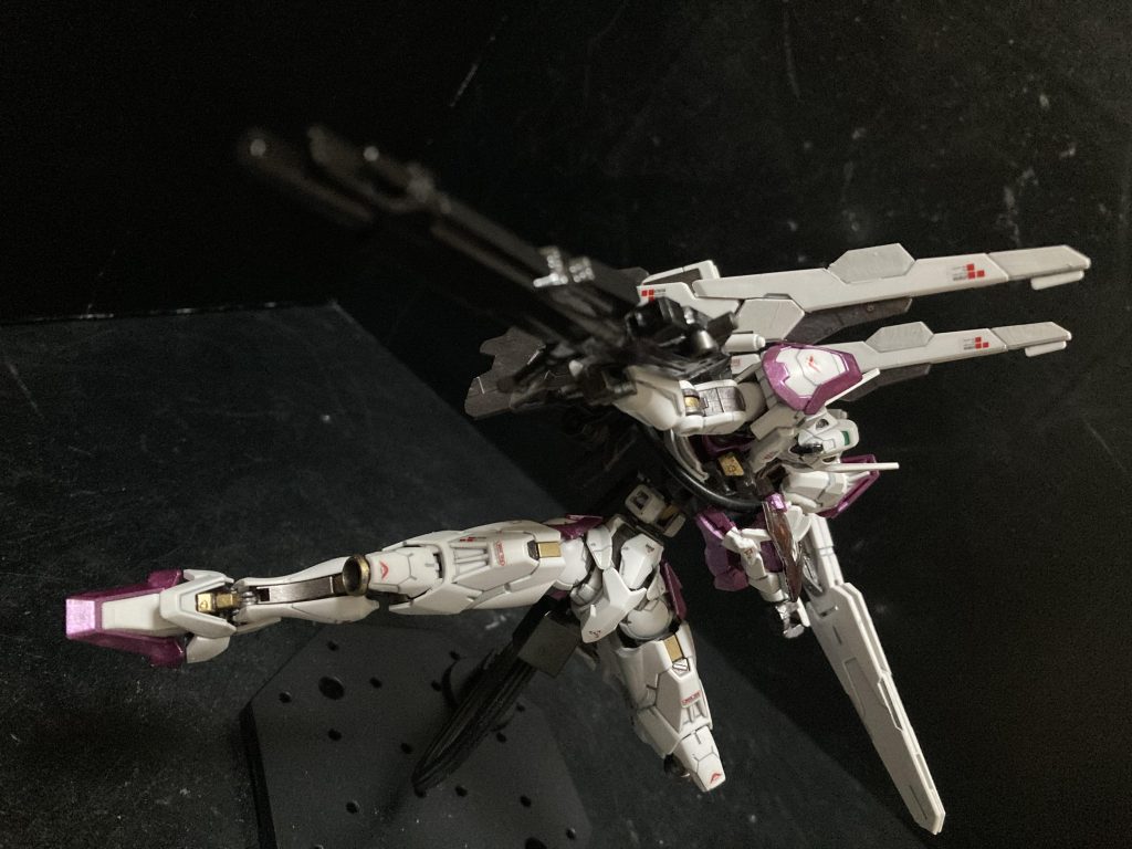 ライフルは長めのを新調、シールドは細く、シュッとした感じに変えました。そう百式のイメージです。