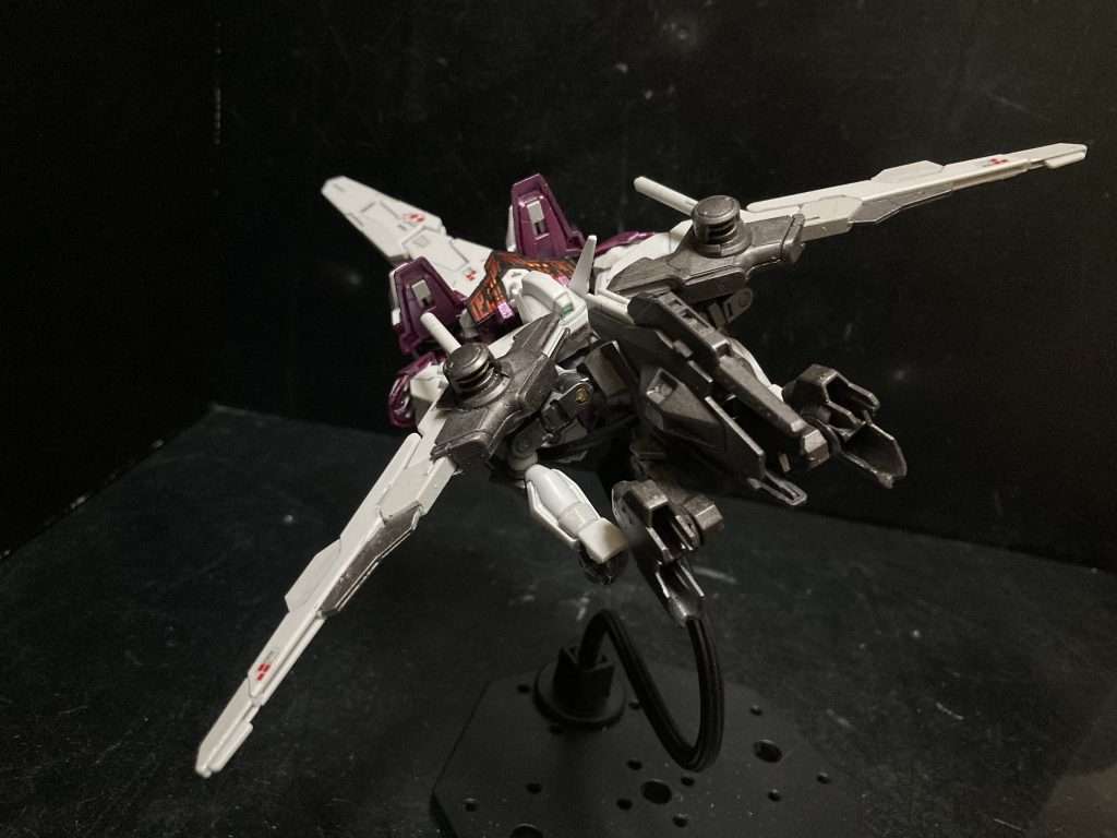 腕は後方に伸ばしてるだけです。可変方法は簡易化してるので、マジで数秒で可変できますよ。