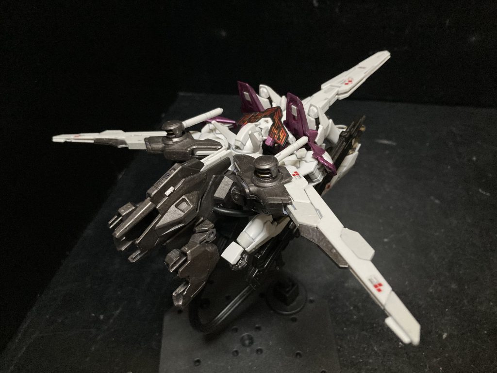 後方から。どんな感じに可変してるか予想できると思います。